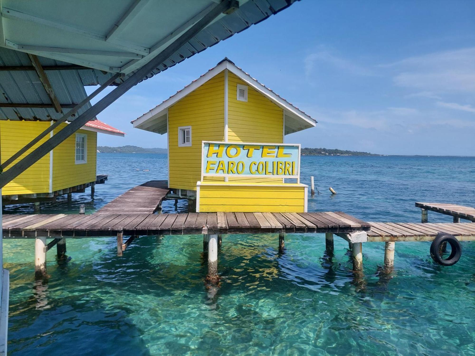 ホテル Faro Del Colibri Carenero エクステリア 写真